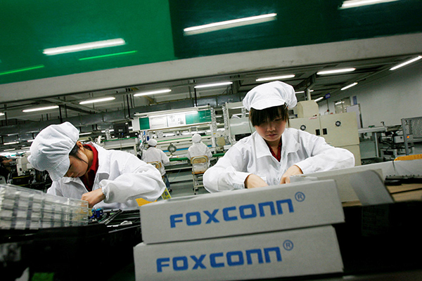 Verdens største IPhone-fabrikk i Zhengzhou skynder seg å ansette igjen for å møte stor etterspørsel